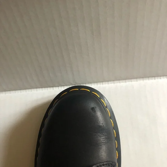 Women’s pre-loved - Dr. Martens - 1460 Greasy Leather lace-up boots. Size 6 - Picture 16 of 16